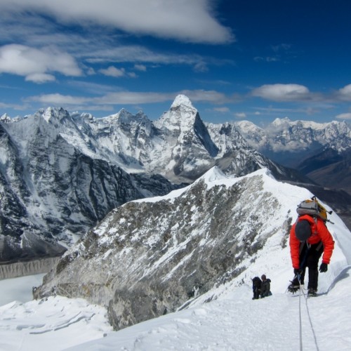 Island Peak (6189m)